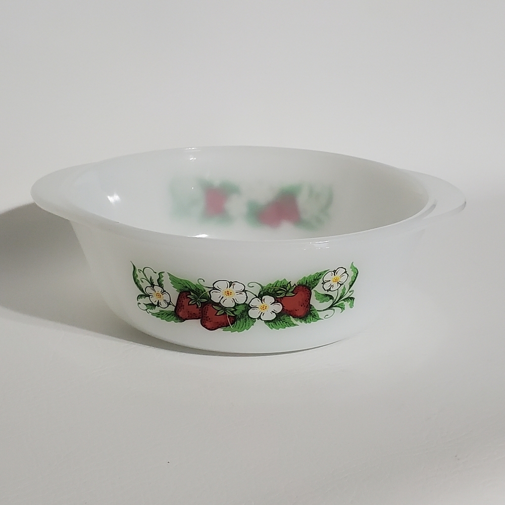 Glasbake Strawberry Casserole Milk Glass 2 quart Baking Dish - Picture 3 of 8